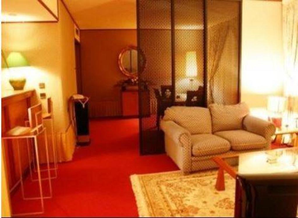 Hotel Sawa Douala Oda fotoğraf